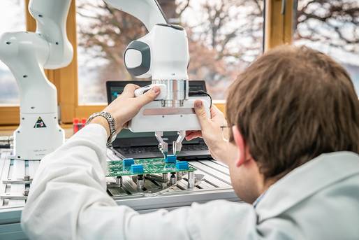 Einlernvorgang der Bewegung durch Führung per Hand